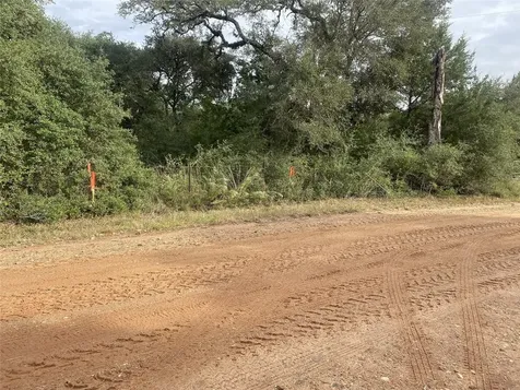 270 Cr 120 Hallettsville TX 77964