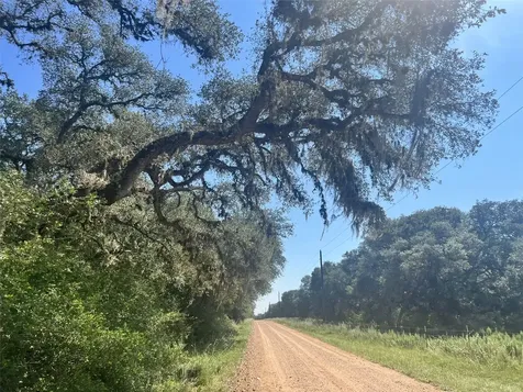270 Cr 120 Hallettsville TX 77964