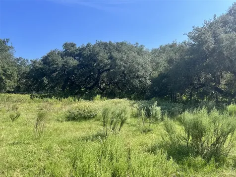 270 Cr 120 Hallettsville TX 77964