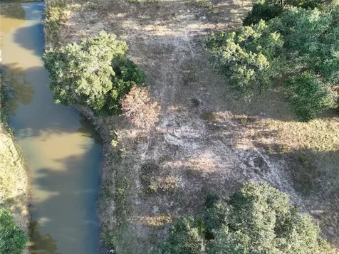 270 Cr 120 Hallettsville TX 77964