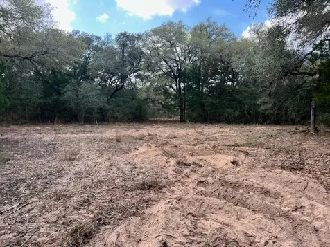 270 Cr 120 Hallettsville TX 77964