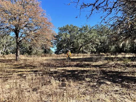 270 Cr 120 Hallettsville TX 77964