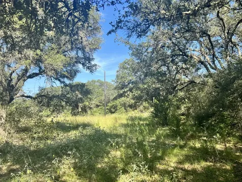 270 Cr 120 Hallettsville TX 77964