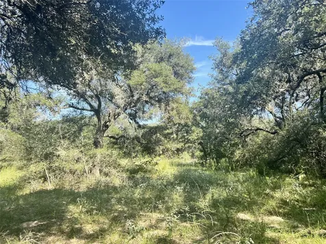 270 Cr 120 Hallettsville TX 77964