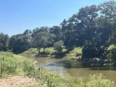 270 Cr 120 Hallettsville TX 77964