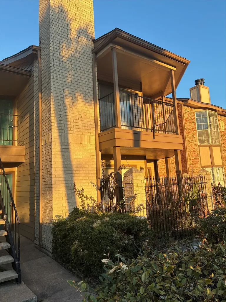 2121 Hepburn Street 404 Houston TX 77054