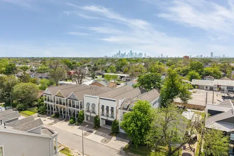 110 E 26th Street B Houston TX 77008
