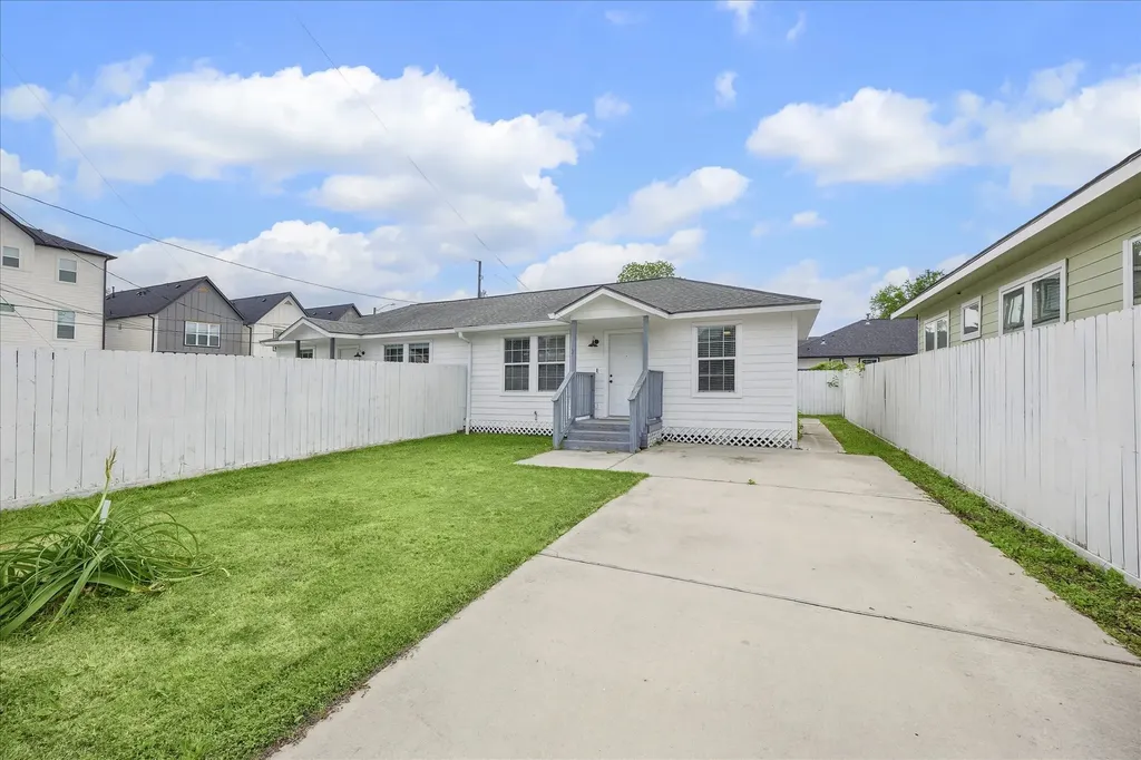 2610 Cochran Street B Houston TX 77009