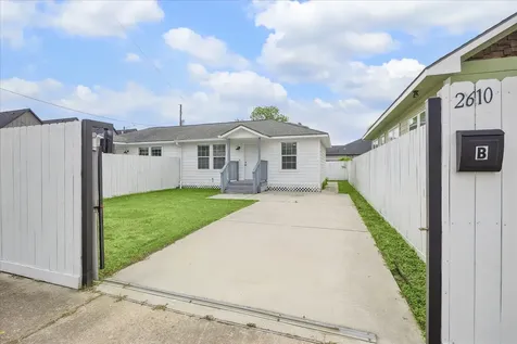 2610 Cochran Street B Houston TX 77009