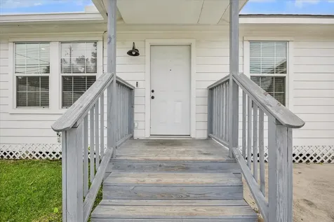 2610 Cochran Street B Houston TX 77009