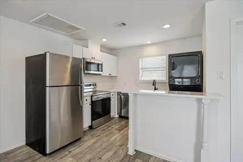 2610 Cochran Street B Houston TX 77009