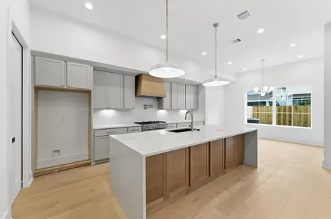 815B Lawrence Street Houston TX 77007