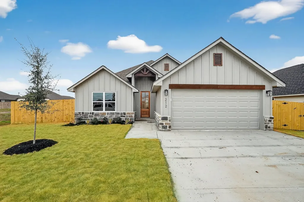 212 Orchard Cove Snook TX 77878