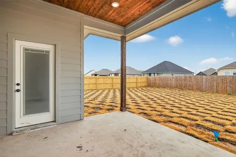 212 Orchard Cove Snook TX 77878