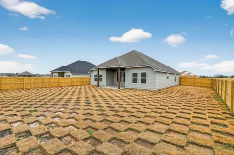 212 Orchard Cove Snook TX 77878