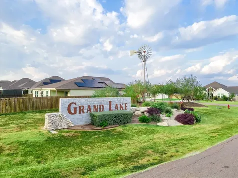 212 Orchard Cove Snook TX 77878