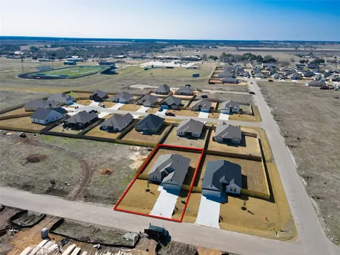 212 Orchard Cove Snook TX 77878
