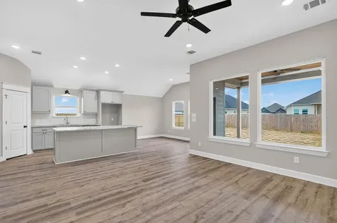 212 Orchard Cove Snook TX 77878