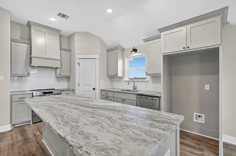 212 Orchard Cove Snook TX 77878