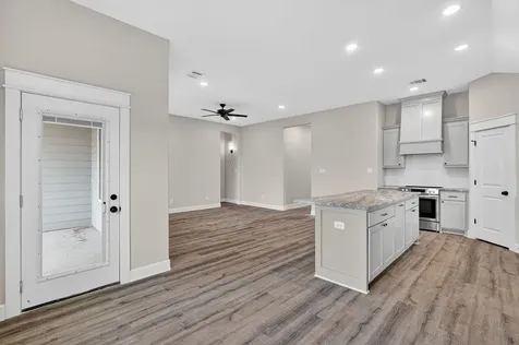212 Orchard Cove Snook TX 77878