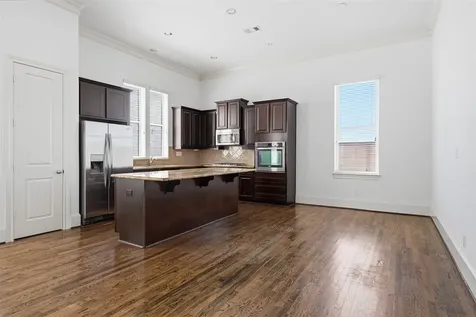 2027 Fannin Station Houston TX 77045