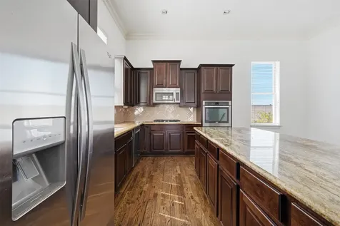 2027 Fannin Station Houston TX 77045