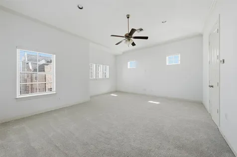 2027 Fannin Station Houston TX 77045