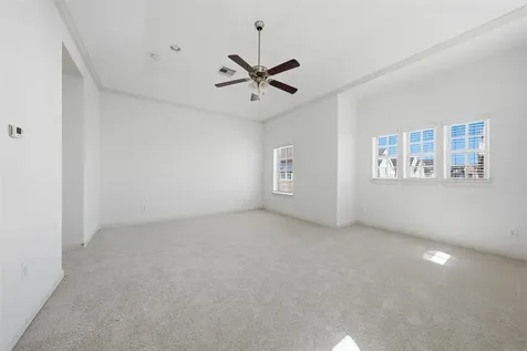 2027 Fannin Station Houston TX 77045