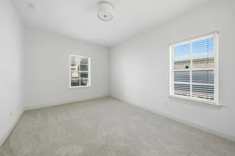 2027 Fannin Station Houston TX 77045