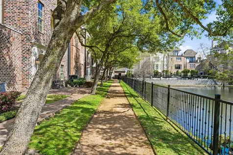 2027 Fannin Station Houston TX 77045