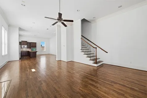 2027 Fannin Station Houston TX 77045