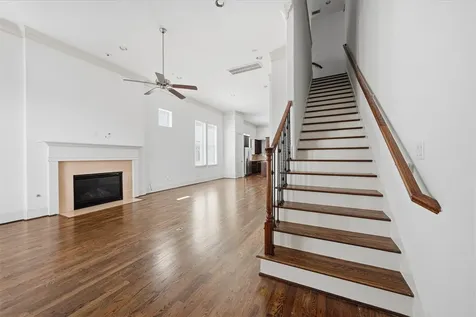 2027 Fannin Station Houston TX 77045