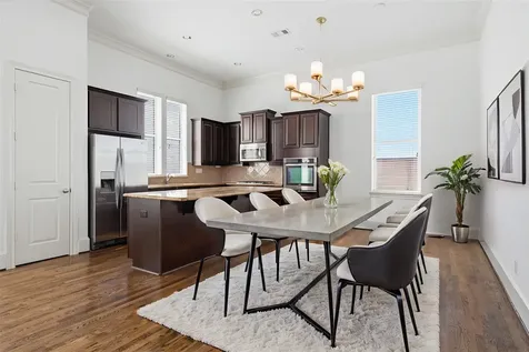 2027 Fannin Station Houston TX 77045