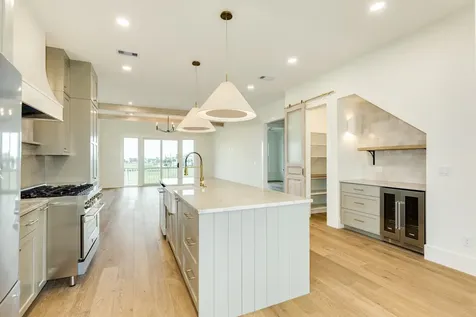 714 Vista Bella Galveston TX 77554