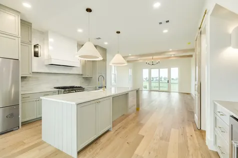 714 Vista Bella Galveston TX 77554