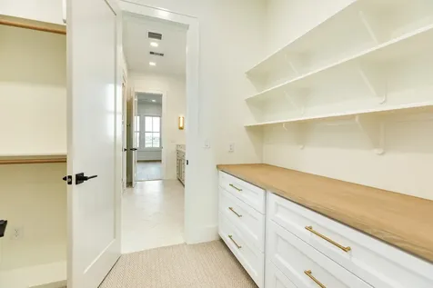 714 Vista Bella Galveston TX 77554