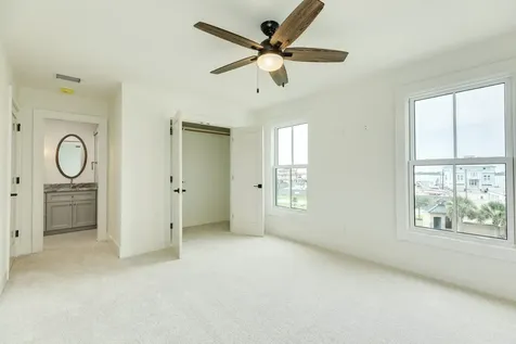 714 Vista Bella Galveston TX 77554