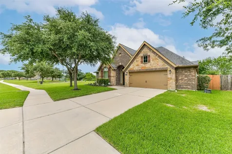 4039 N Creekmont Drive Fresno TX 77545