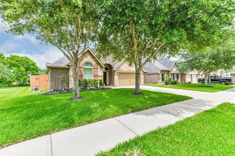 4039 N Creekmont Drive Fresno TX 77545