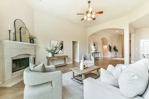 4039 N Creekmont Drive Fresno TX 77545