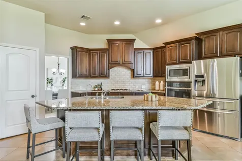 4039 N Creekmont Drive Fresno TX 77545
