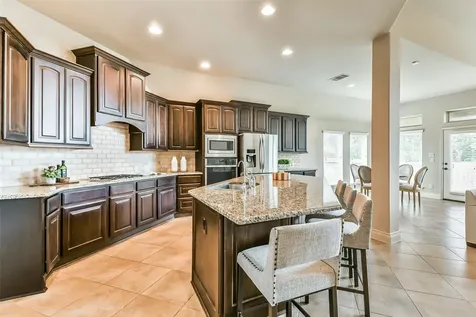 4039 N Creekmont Drive Fresno TX 77545