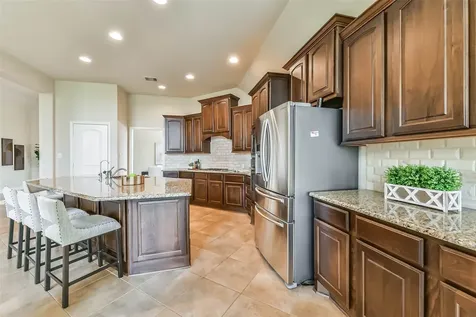 4039 N Creekmont Drive Fresno TX 77545