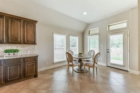 4039 N Creekmont Drive Fresno TX 77545