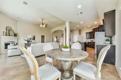 4039 N Creekmont Drive Fresno TX 77545