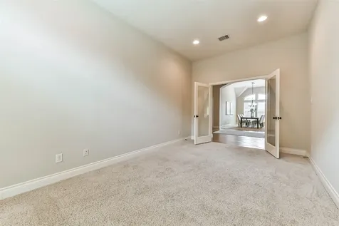 4039 N Creekmont Drive Fresno TX 77545