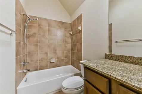 4039 N Creekmont Drive Fresno TX 77545