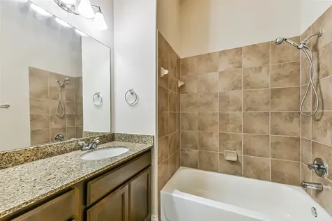 4039 N Creekmont Drive Fresno TX 77545