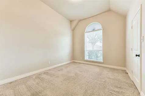 4039 N Creekmont Drive Fresno TX 77545