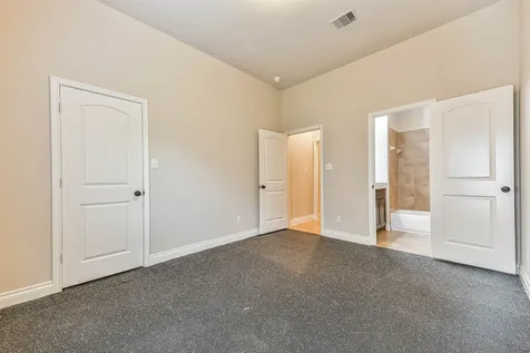 4039 N Creekmont Drive Fresno TX 77545